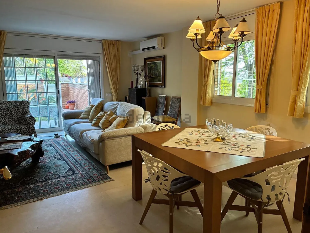 Salón comedor de Carrer de la Marinada, 2 en la publicación de la otra inmobiliaria